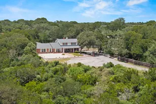 699 Floral Ave, New Braunfels, TX 78130 - Photo 3