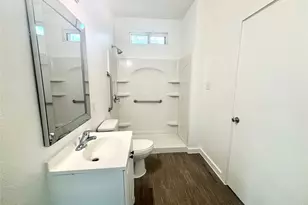 2410 E 12th St, Austin, TX 78702 - Photo 9