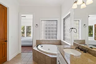 41 Tiburon Dr, The Hills, TX 78738 - Photo 15