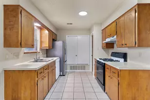 2805 Davis St, Taylor, TX 76574 - Photo 5