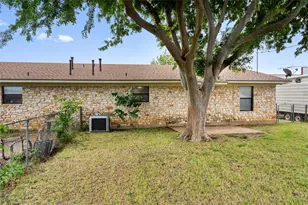 2805 Davis St, Taylor, TX 76574 - Photo 11