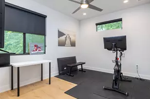 2909 E 3rd St, Austin, TX 78702 - Photo 17