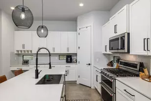 2909 E 3rd St, Austin, TX 78702 - Photo 5