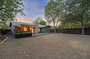 2008 Carriage Park Ln, Austin, TX 78727 - Photo 3
