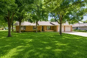 2707 North Dr, Taylor, TX 76574 - Photo 1