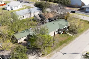 209 E Sheldon Ave, Thrall, TX 76578 - Photo 17