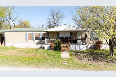 209 E Sheldon Avenue, Thrall, TX 76578 - Photo 1