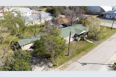 209 E Sheldon Avenue, Thrall, TX 76578 - Photo 13