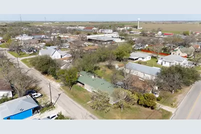 209 E Sheldon Avenue, Thrall, TX 76578 - Photo 9