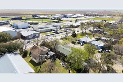 209 E Sheldon Avenue, Thrall, TX 76578 - Photo 11