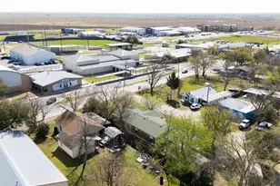 209 E Sheldon Ave, Thrall, TX 76578 - Photo 11