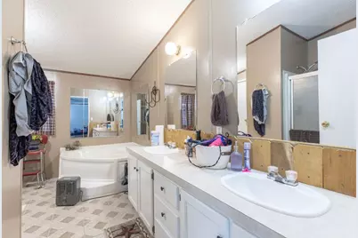 209 E Sheldon Avenue, Thrall, TX 76578 - Photo 7