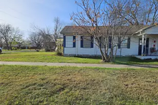 501 N Burnet St, Manor, TX 78653 - Photo 1