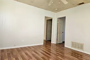 501 N Burnet St, Manor, TX 78653 - Photo 3