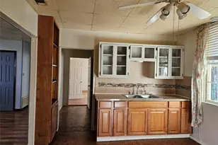 501 N Burnet St, Manor, TX 78653 - Photo 7