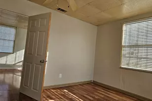 501 N Burnet St, Manor, TX 78653 - Photo 23