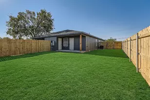 109 Fisher St, Elgin, TX 78621 - Photo 13