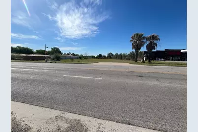 2215 W 2nd Street W, Taylor, TX 76574 - Photo 25