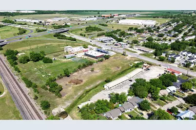 2215 W 2nd Street W, Taylor, TX 76574 - Photo 3