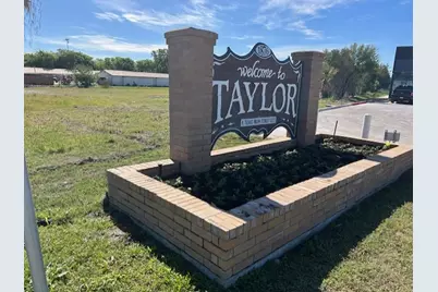 2215 W 2nd Street W, Taylor, TX 76574 - Photo 21