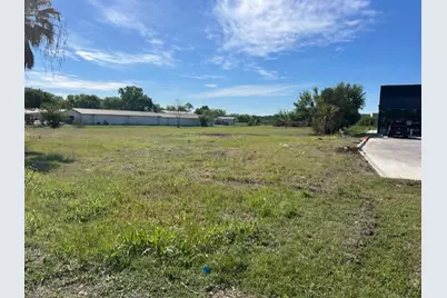 2215 W 2nd Street W, Taylor, TX 76574 - Photo 9