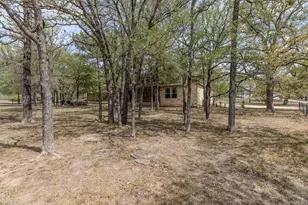 202 The Oaks Blvd, Elgin, TX 78621 - Photo 13