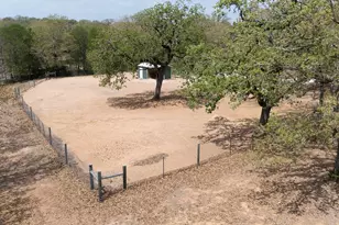 202 The Oaks Blvd, Elgin, TX 78621 - Photo 7