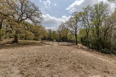 202 The Oaks Boulevard, Elgin, TX 78621 - Photo 9