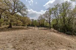 202 The Oaks Blvd, Elgin, TX 78621 - Photo 9
