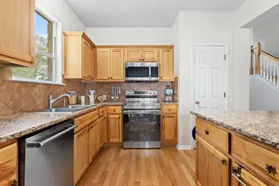 202 The Oaks Boulevard, Elgin, TX 78621 - Photo 5