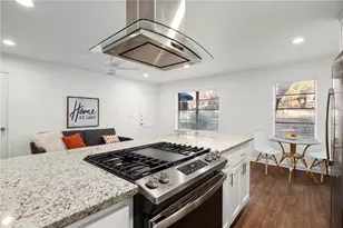 301 E 33rd St, Austin, TX 78705 - Photo 5