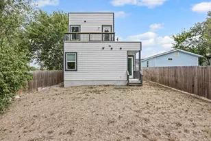 813 Chihuahua St, Lockhart, TX 78644 - Photo 25