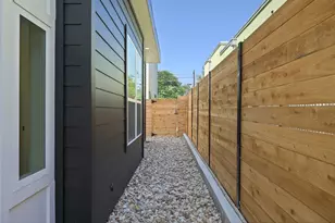1407 Cedar Ave, Austin, TX 78702 - Photo 27
