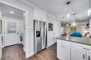 10103 Oak Hollow Cir, Austin, TX 78758 - Photo 13