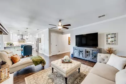 10103 Oak Hollow Circle, Austin, TX 78758 - Photo 5