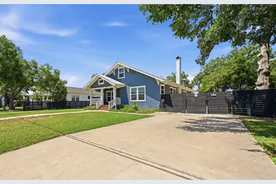 811/ 813 S Commerce Street, Lockhart, TX 78644 - Photo 3