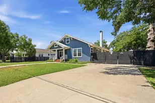 811/ 813 S Commerce St, Lockhart, TX 78644 - Photo 3