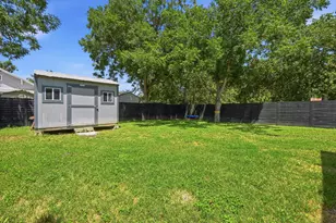 811/ 813 S Commerce St, Lockhart, TX 78644 - Photo 27