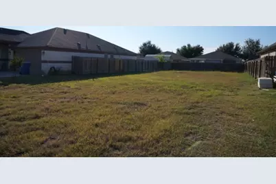 415 Gettysburg Loop, Elgin, TX 78621 - Photo 5