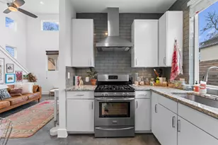 2514 E 4th St, Austin, TX 78702 - Photo 9