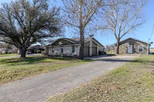 61 Family Cir, Hutto, TX 78634 - Photo 33