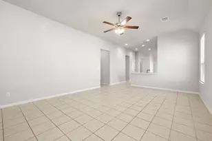 913 Centerra Hills Cir, Round Rock, TX 78665 - Photo 5