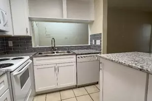 806 W 24th St, Austin, TX 78705 - Photo 5