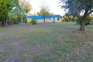 209 Co Rd 310, Rockdale, TX 76567 - Photo 33