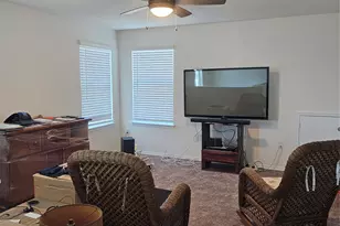 210 Summit Dr, Lockhart, TX 78644 - Photo 9