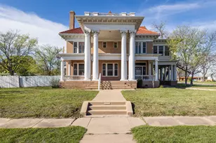 117 E 6th St, Taylor, TX 76574 - Photo 3