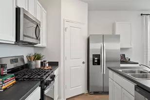 300 Puerto Plata Ave, Bastrop, TX 78602 - Photo 5