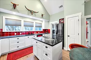 10502 W Lakeview Dr, Jonestown, TX 78645 - Photo 1