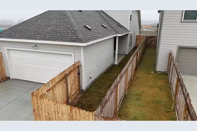 140 Hartson Drive W, Taylor, TX 76574 - Photo 3