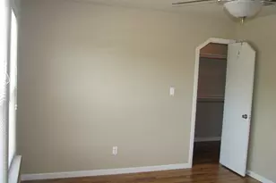 907 W 30th St, Austin, TX 78705 - Photo 11